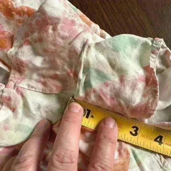 Fate Women’s Size L Romper. Lightweight. Coral Swirls. Tassels. 3” Inseam. Flowy - Picture 6 of 9